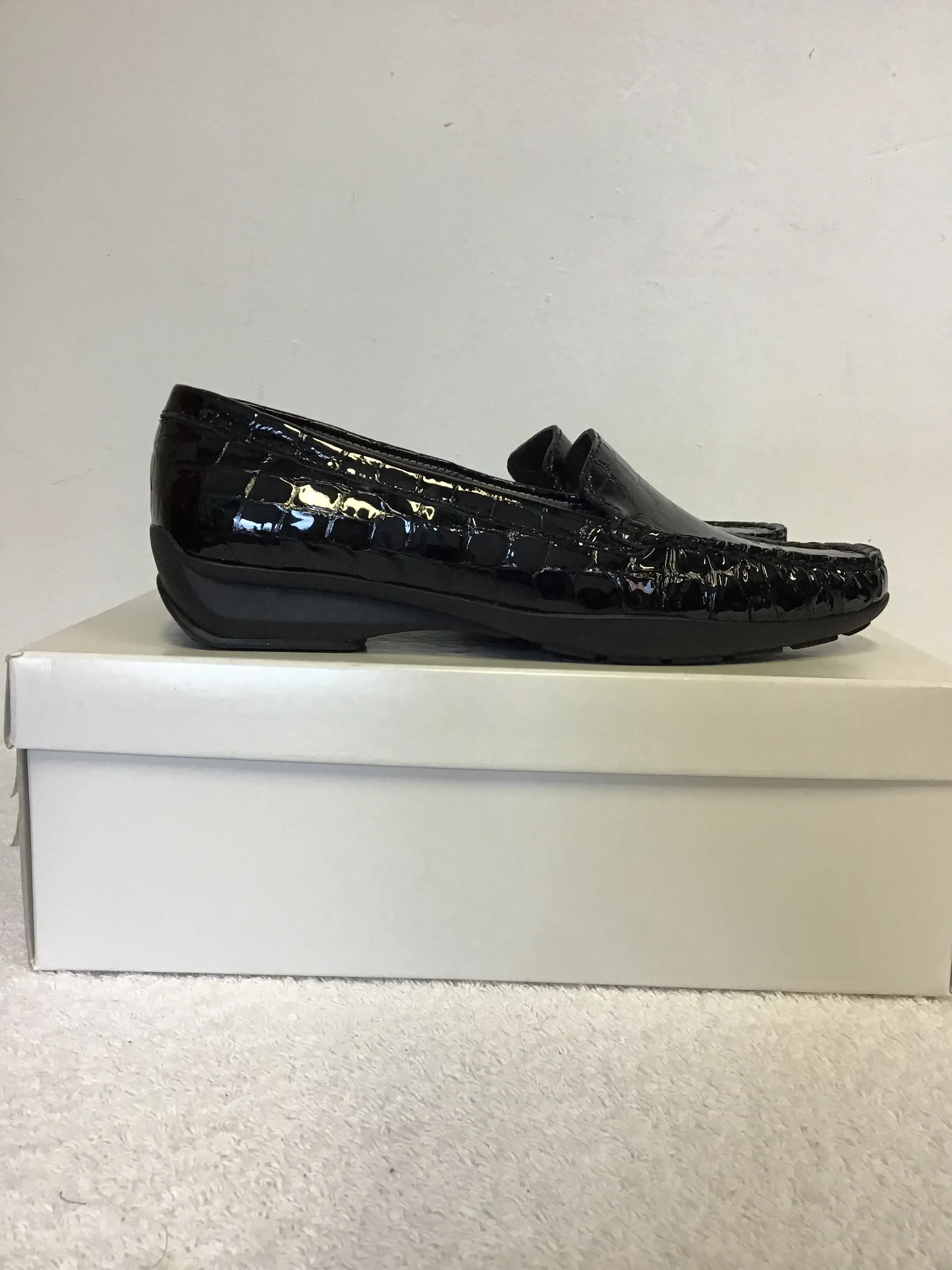 BRAND NEW JANE SHILTON BLACK PATENT LEATHER CROC PRINT LOAFERS SIZE 4/37