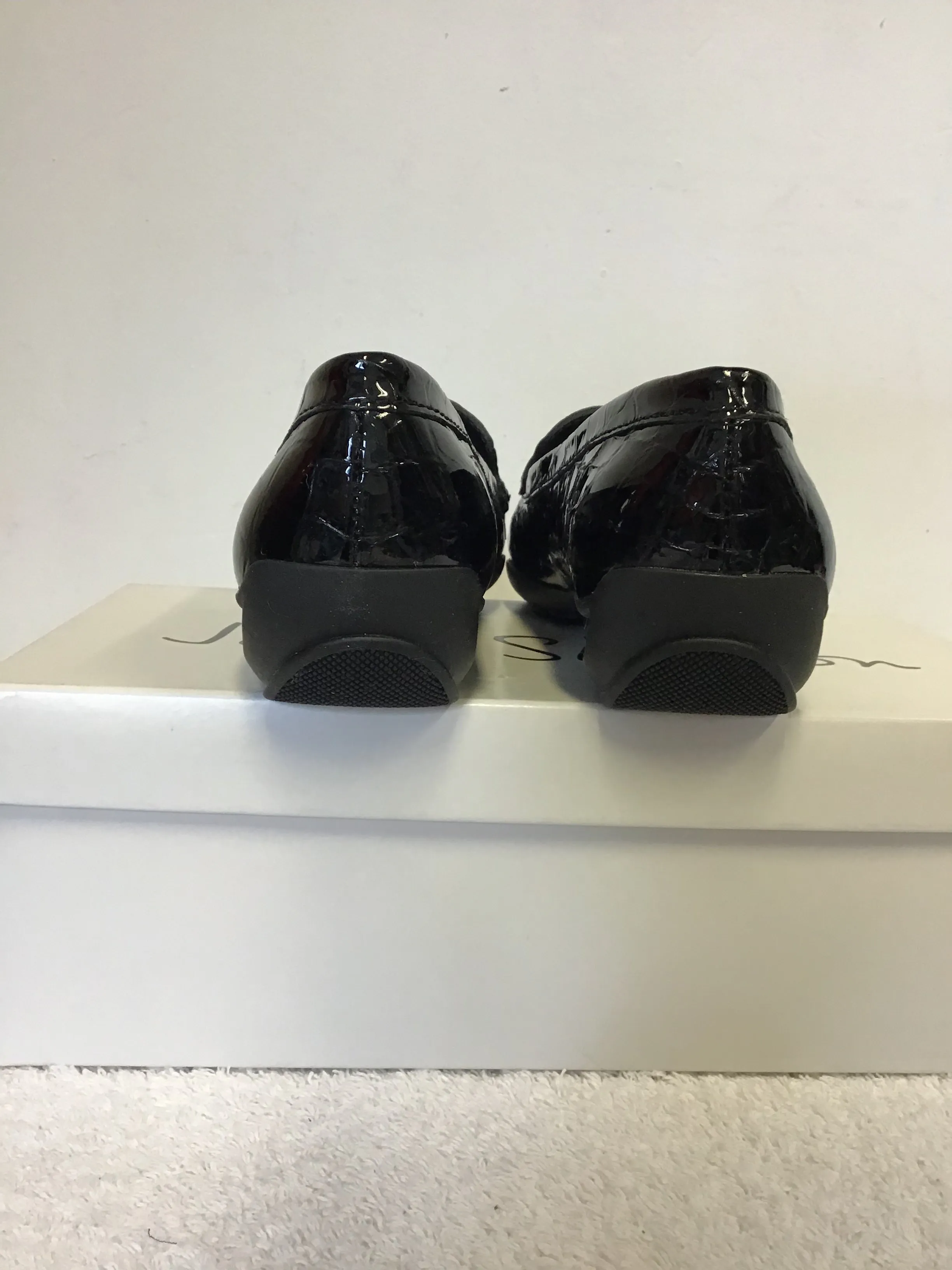 BRAND NEW JANE SHILTON BLACK PATENT LEATHER CROC PRINT LOAFERS SIZE 4/37