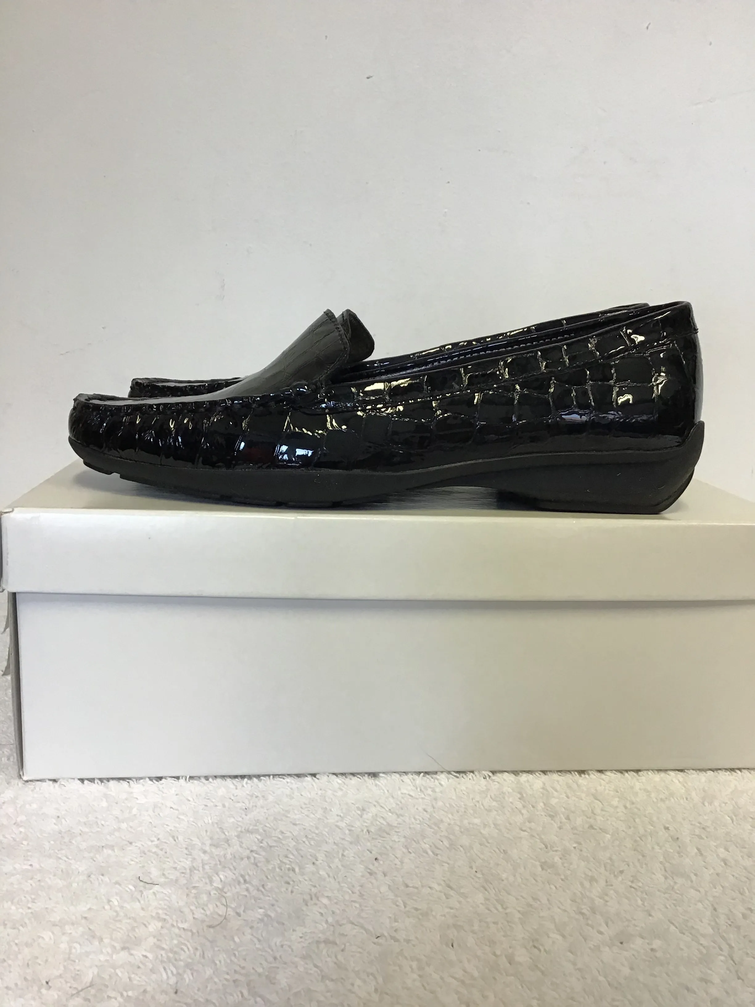 BRAND NEW JANE SHILTON BLACK PATENT LEATHER CROC PRINT LOAFERS SIZE 4/37
