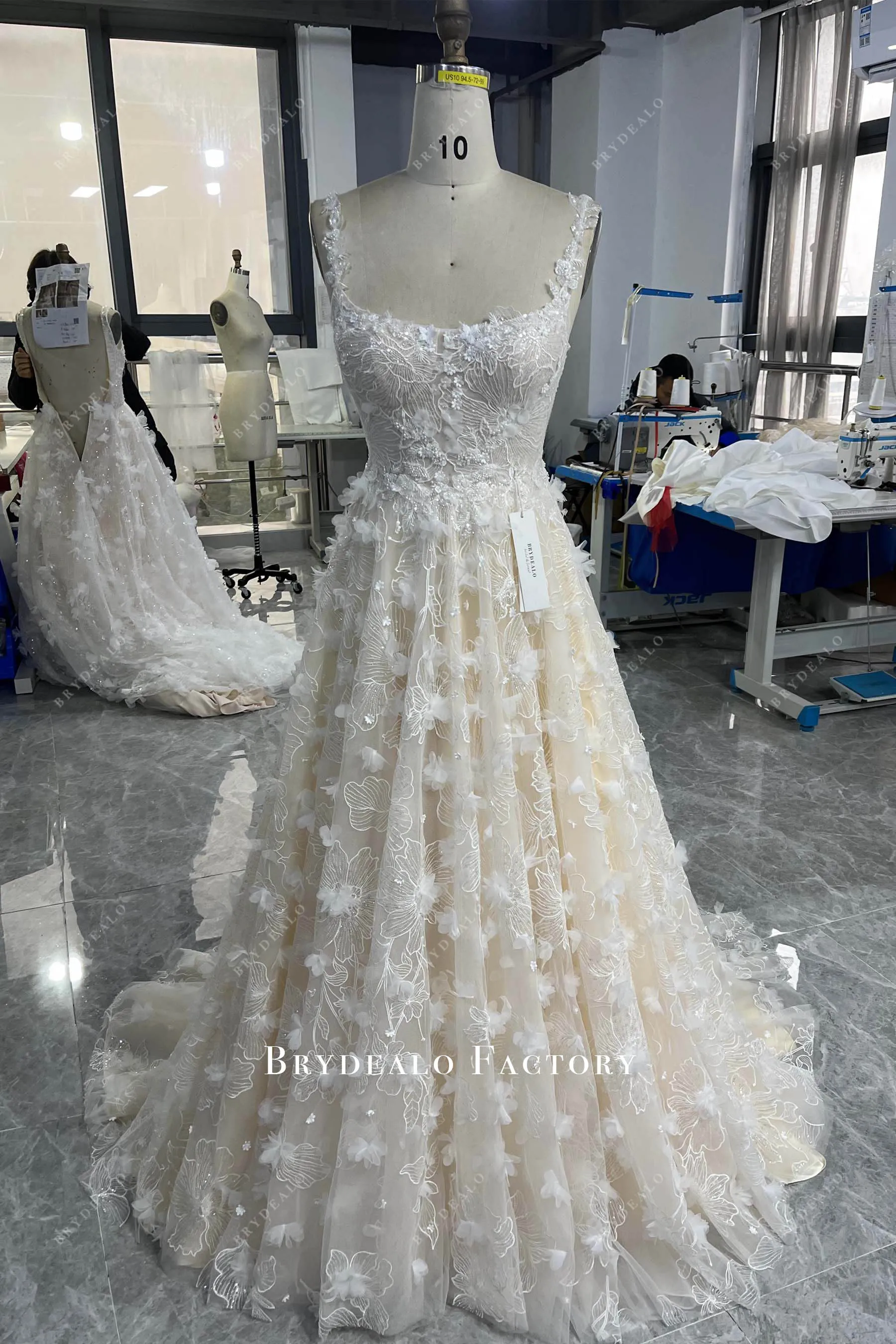 Designer 3D Flowers Lace Scoop Neck Long Wedding Dress
