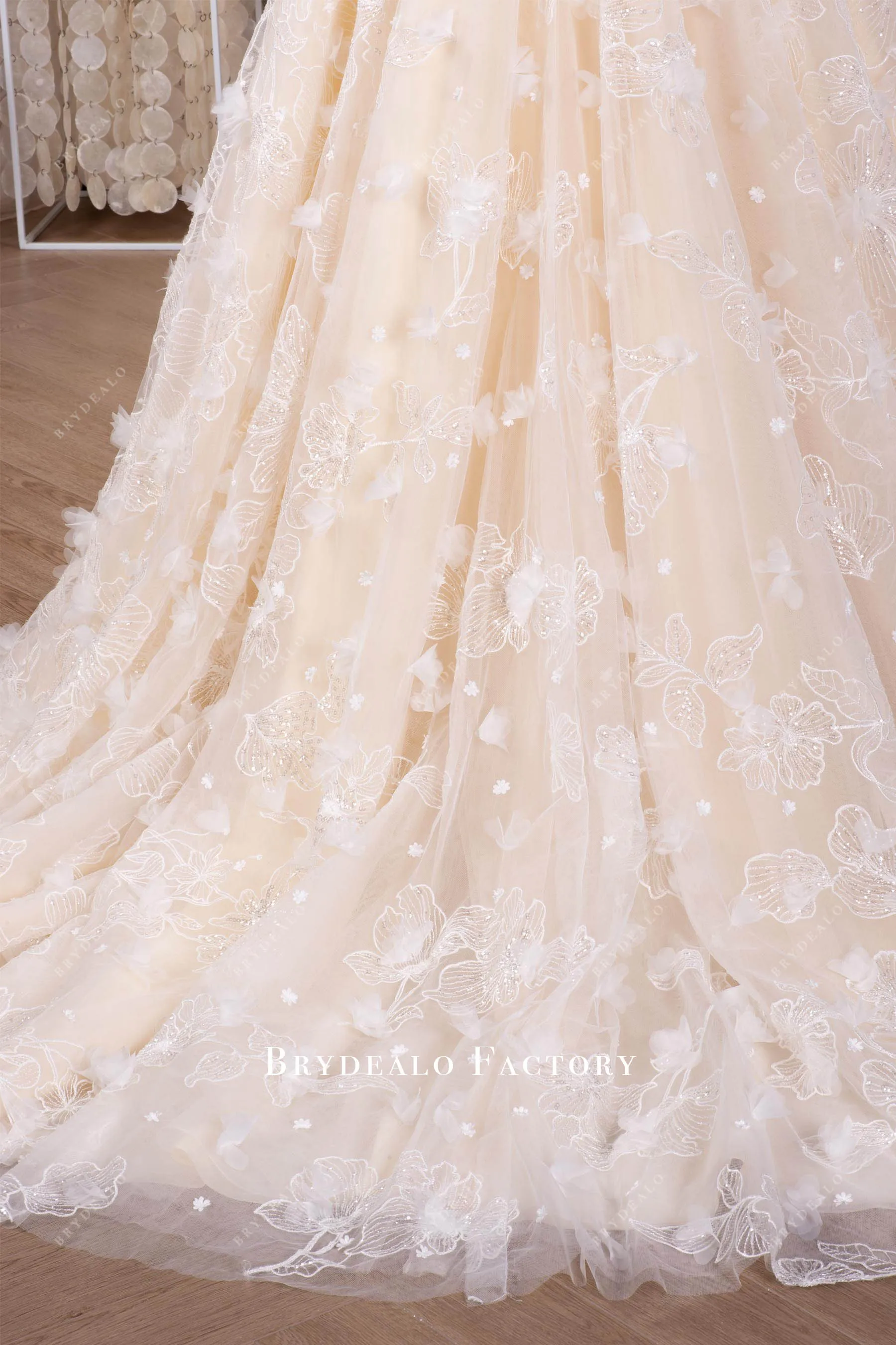 Designer 3D Flowers Lace Scoop Neck Long Wedding Dress