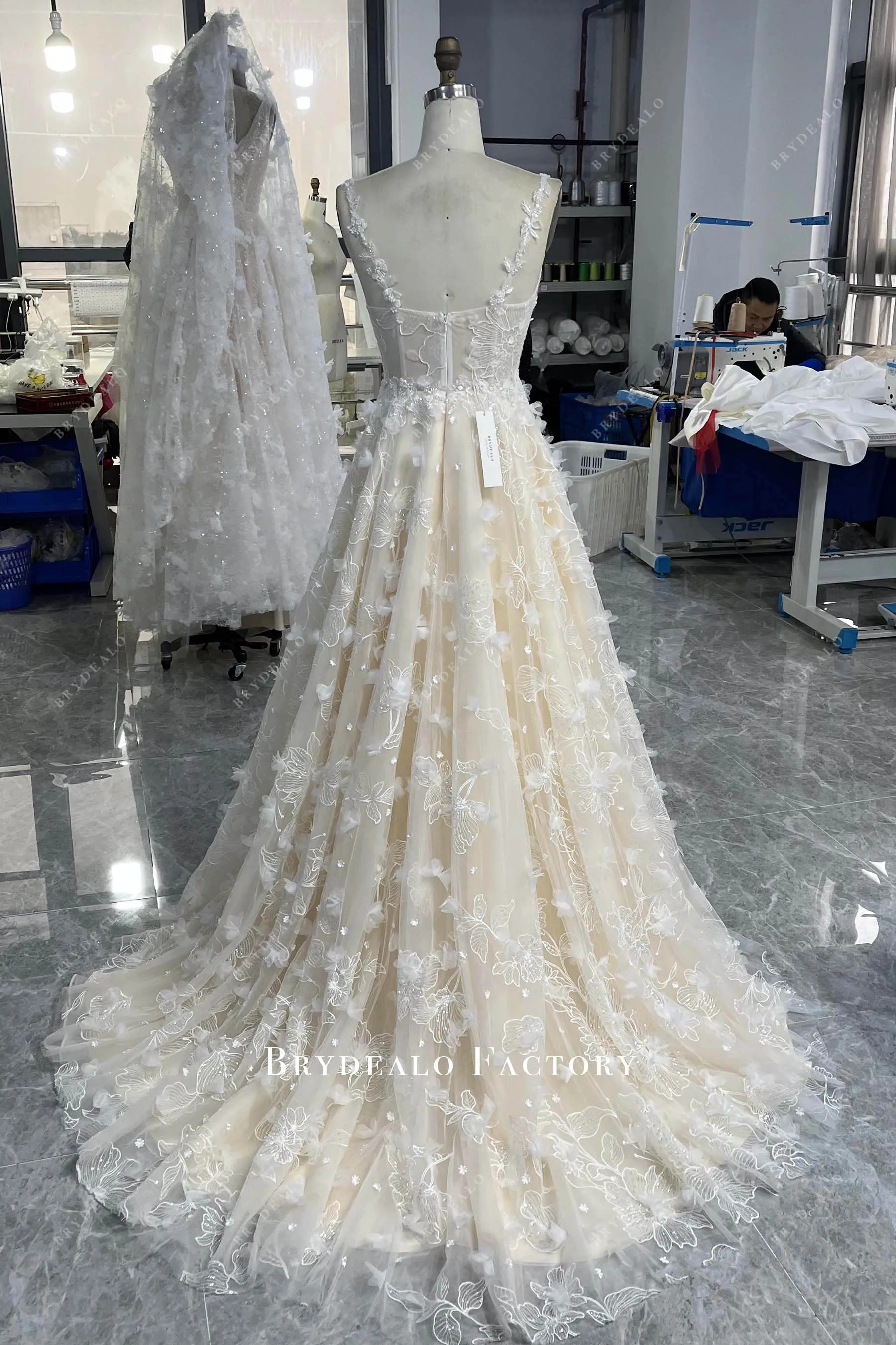 Designer 3D Flowers Lace Scoop Neck Long Wedding Dress