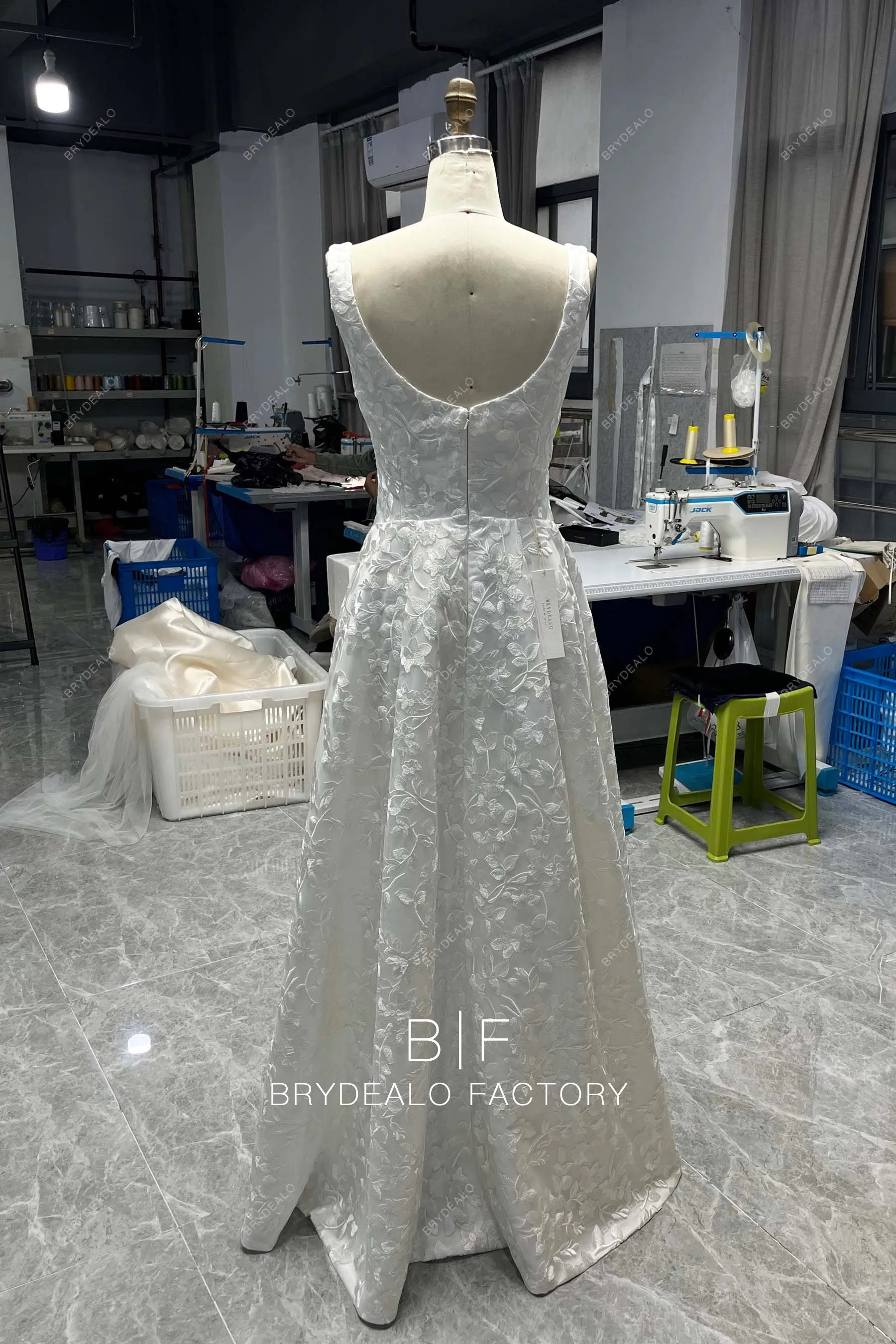 Sleeveless Designer Lace Outdoor Asymmetrical Bridal Gown