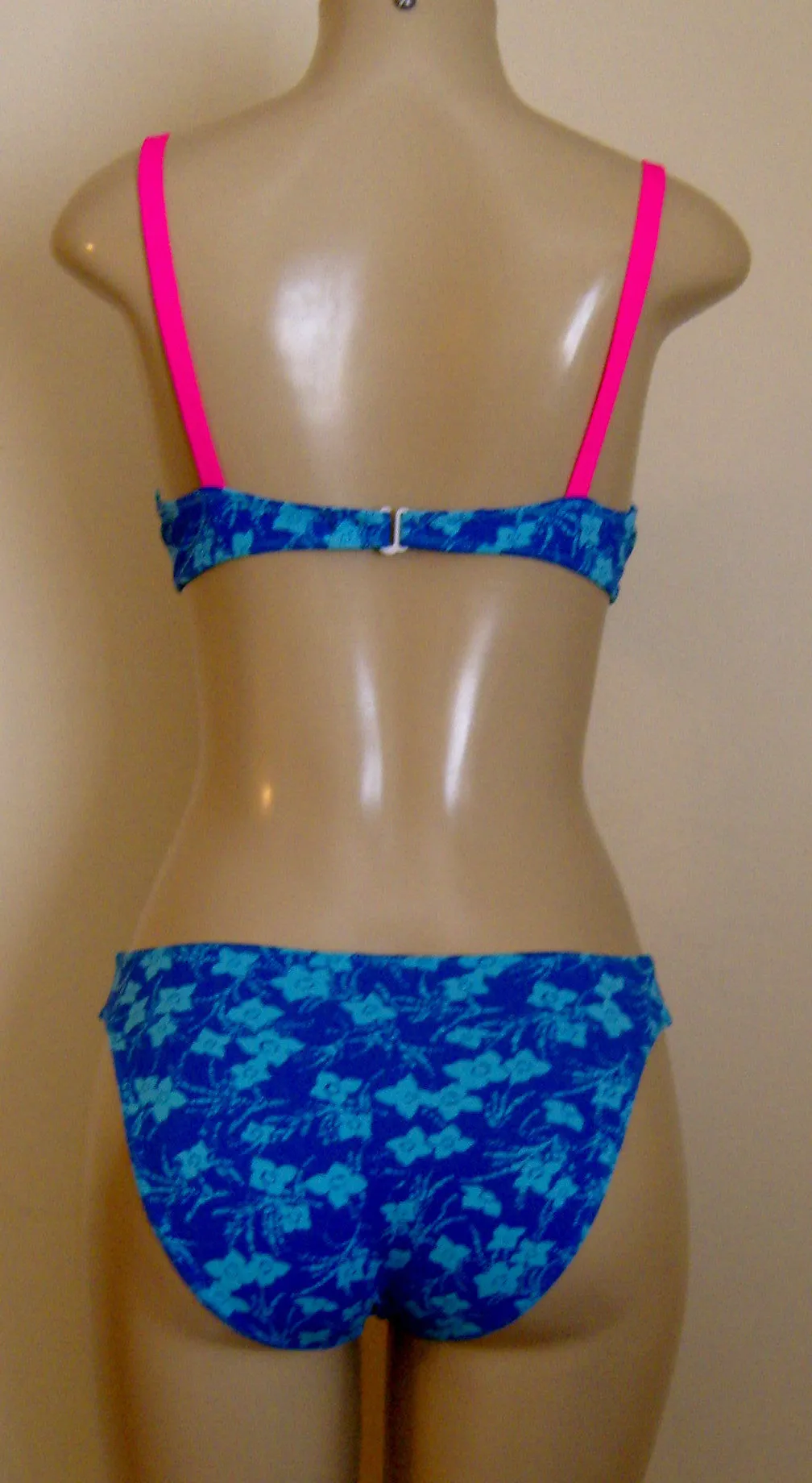 V-Neck Underwire Bikini Top / Timeless Bikini Bottom