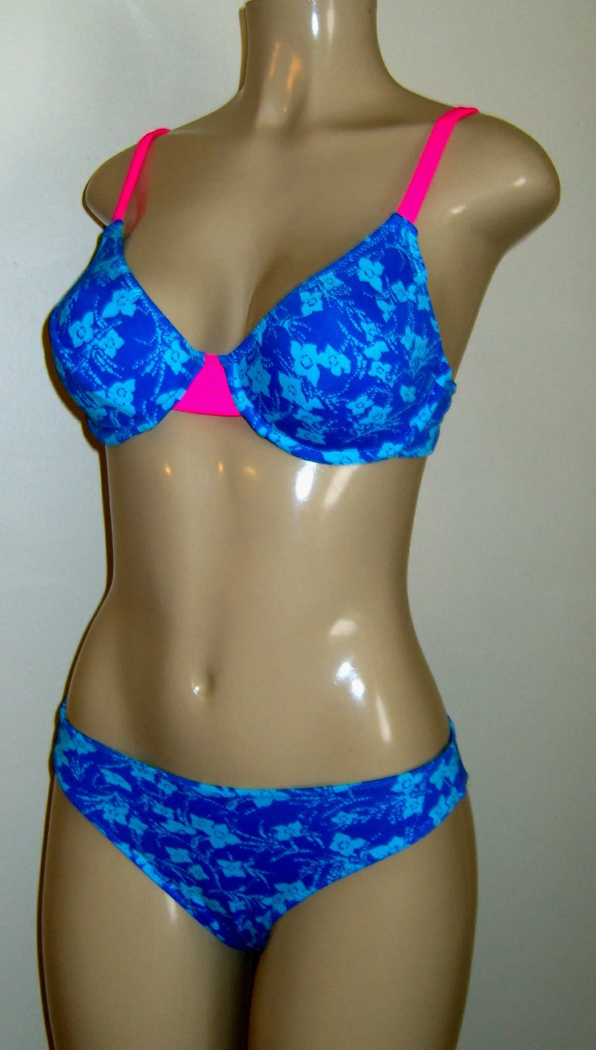 V-Neck Underwire Bikini Top / Timeless Bikini Bottom