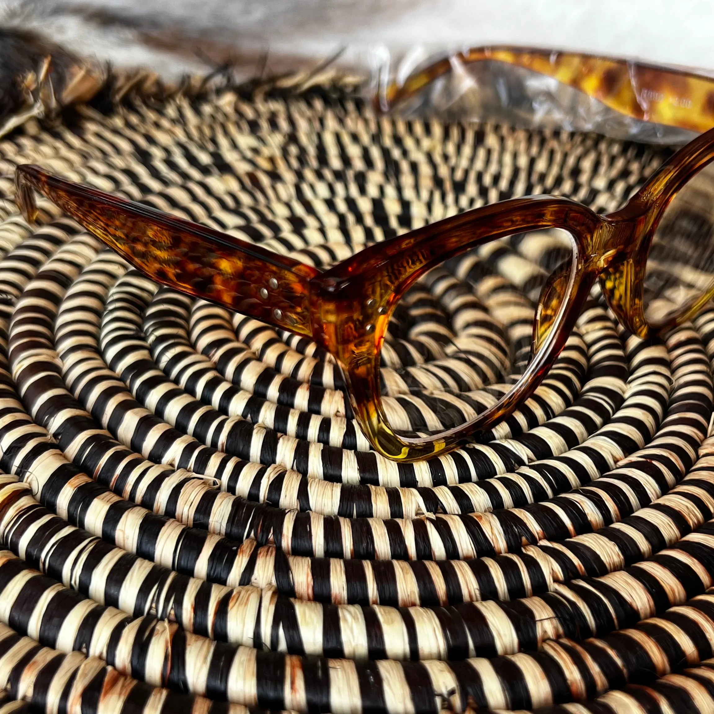 Womens Bold Round Reading Glasses