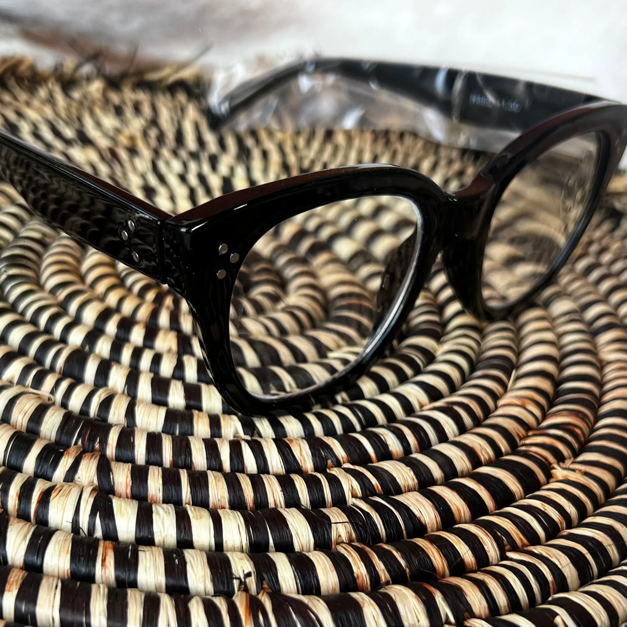 Womens Bold Round Reading Glasses
